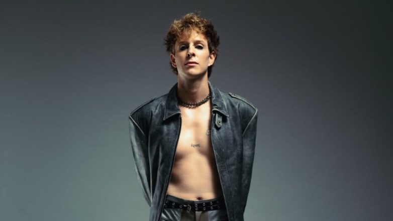 D3lta: Εμφανίστηκε γυμνός στην βροχή – Δείτε το viral βίντεό του στο TikTok D3lta: Εμφανίστηκε γυμνός στην βροχή – Δείτε το viral βίντεό του στο TikTok