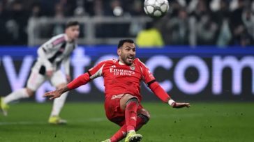 Αγκαλιά παρηγοριάς του Μουρίνιο στον Παυλίδη