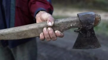 Ηράκλειο: Επιτέθηκε με τσεκούρι σε μητέρα και την ανήλικη κόρη της