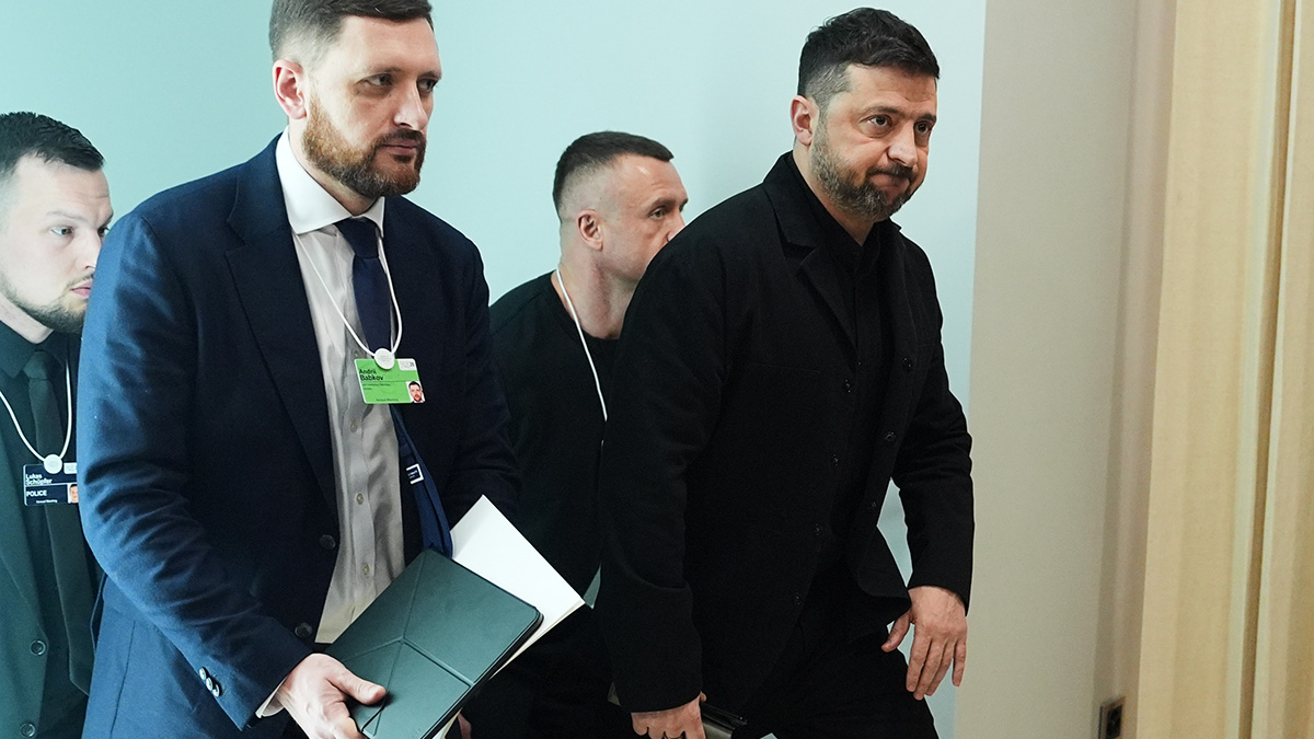 Συνάντηση διάρκειας μιας ώρας είχαν Τραμπ και Ζελένσκι στο Νταβός