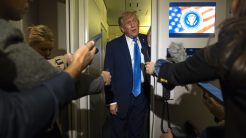 Τραμπ: «Μεγάλη δύναμη» του αμερικανικού στρατού κινείται προς το Ιράν