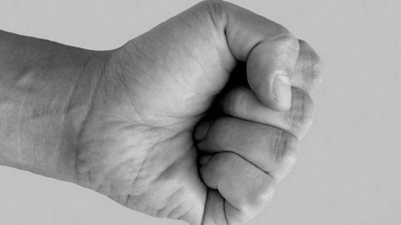 Συνελήφθη ανήλικος που γρονθοκόπησε την αδερφή του