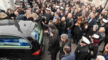 Σε κλίμα οδύνης η κηδεία του άτυχου λιμενικού