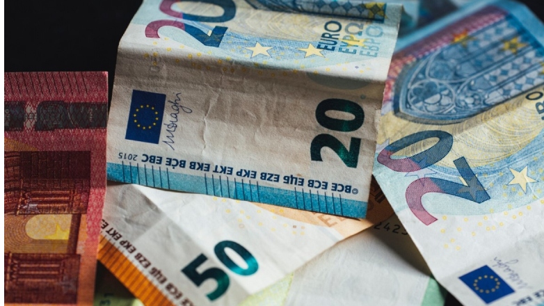 Σε διαβούλευση η νέα αύξηση του κατώτατου μισθού για το 2026