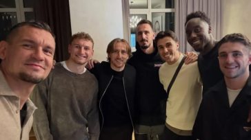 Φωτογραφία παικτών του ΠΑΟΚ με τον Μόντριτς