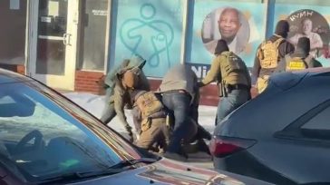 Η ICE πυροβόλησε ξανά πολίτη στη Μινεάπολη