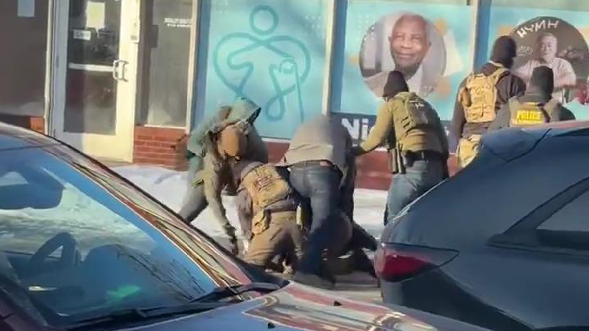 Η ICE πυροβόλησε θανάσιμα ακινητοποιημένο πολίτη στη Μινεάπολη