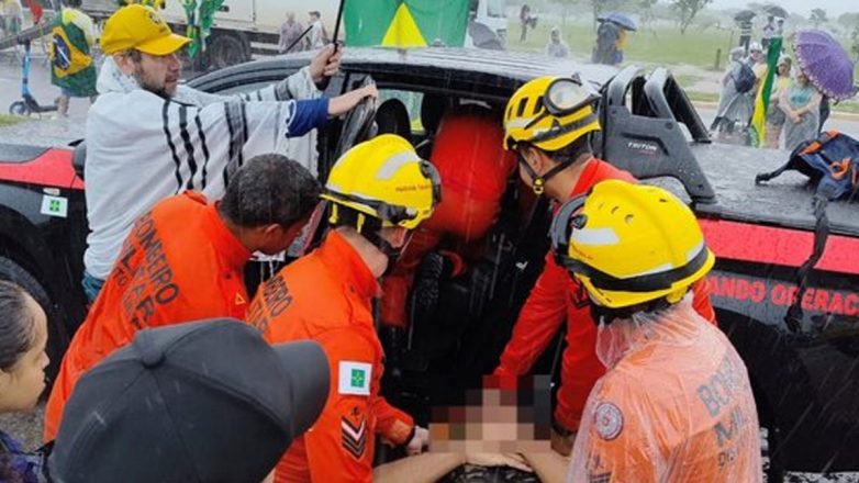 Βραζιλία: Κεραυνός έπεσε σε διαδήλωση υποστηρικτών του Μπολσονάρου – Τουλάχιστον 30 τραυματίες Βραζιλία: Κεραυνός έπεσε σε διαδήλωση υποστηρικτών του Μπολσονάρου – Τουλάχιστον 30 τραυματίες