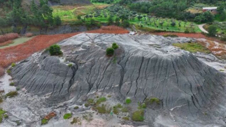 Παυλόκαστρο Πάτρας: Ο κρυμμένος ασβεστολιθικός γκρι λόφος και οι μυστικές λίμνες