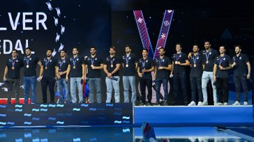 Η απονομή του χάλκινου μεταλλίου στην Εθνική πόλο