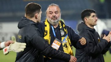 Οι αγκαλιές του Ηλιόπουλου στους παίκτες