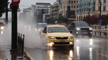 «Πορτοκαλί» συναγερμός για ισχυρές καταιγίδες σε επτά περιοχές από τη Δευτέρα