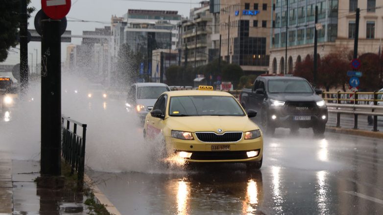 «Πορτοκαλί» συναγερμός για ισχυρές καταιγίδες σε επτά περιοχές από τη Δευτέρα