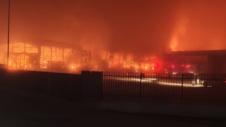 Τρίκαλα: Μεγάλη πυρκαγιά στo εργοστάσιο μπισκότων «Βιολάντα» με 5 αγνοούμενους Τρίκαλα: Μεγάλη πυρκαγιά στo εργοστάσιο μπισκότων «Βιολάντα» με 5 αγνοούμενους