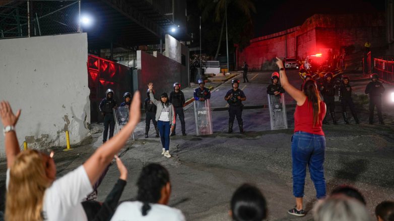Απελευθερώθηκαν 104 πολιτικοί κρατούμενοι στη Βενεζουέλα