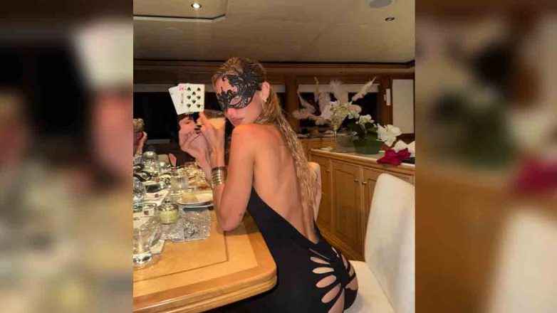 Κόλαση η Μπέλα Χαντίντ – Ποζάρει με αποκαλυπτικό φόρεμα Κόλαση η Μπέλα Χαντίντ – Ποζάρει με αποκαλυπτικό φόρεμα