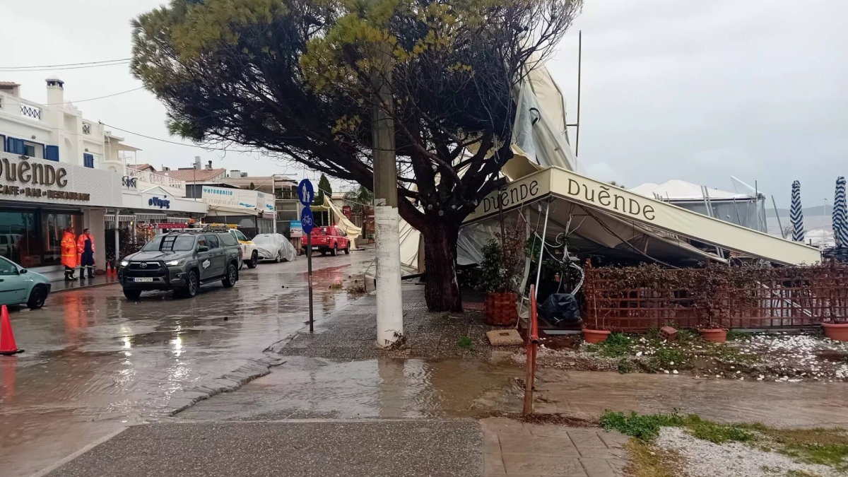 Ανεμοστρόβιλος στην παραλία του Μαραθώνα