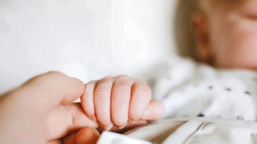 Τραγωδία με νεκρό βρέφος τριών μηνών