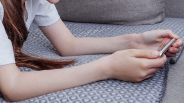 Γαλλία: Η Βουλή ενέκρινε νομοσχέδιο για την απαγόρευση των social media σε παιδιά κάτω των 15 ετών