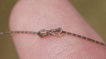 Επιστήμονες συρρίκνωσαν ημιαγωγικό τσιπ σε ίνα τόσο λεπτή όσο η ανθρώπινη τρίχα