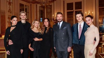 Η Victoria Beckham τιμήθηκε στο Παρίσι – Σύσσωμη η οικογένεια στο πλευρό της εκτός από τον Brooklyn!