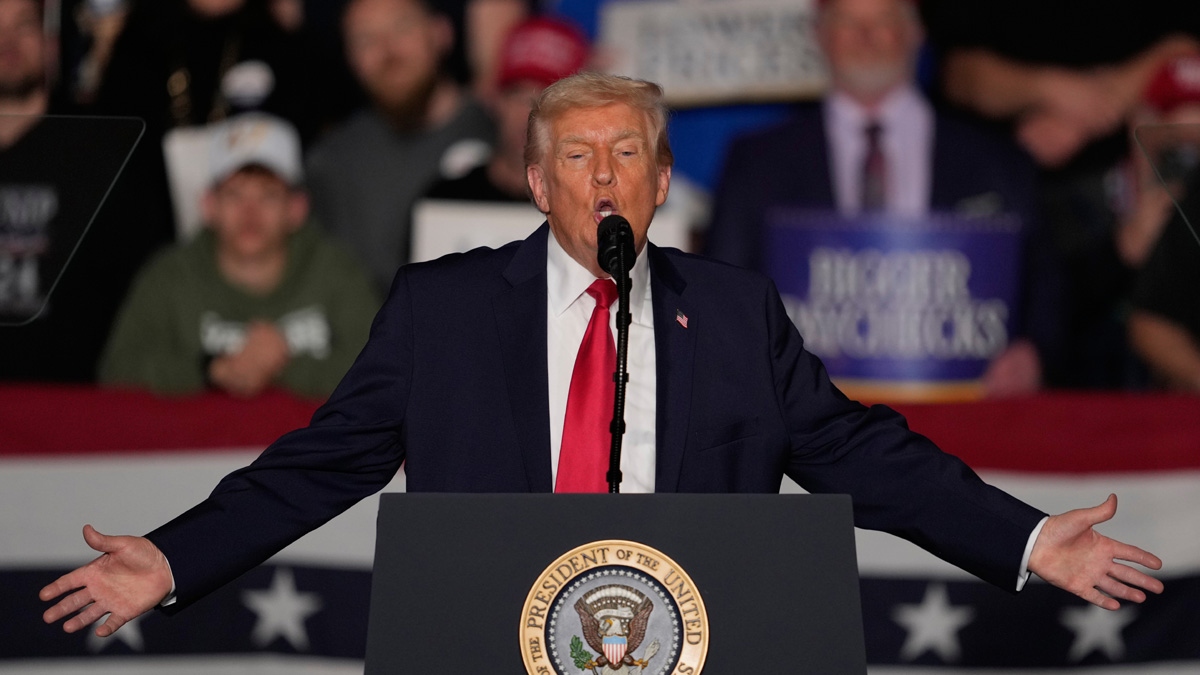 Τραμπ: Μια ακόμη αμερικανική «αρμάδα» πλέει προς το Ιράν