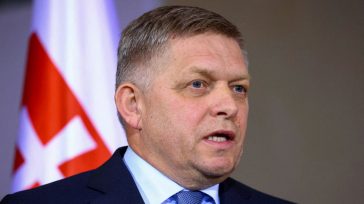 Politico: «Ο Τραμπ είναι τρελός» φέρεται να είπε ο Σλοβάκος πρωθυπουργός