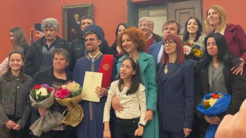 Κρητικός αποφοίτησε πρώτος από τη Νομική – Τα καλοκαίρια παράλληλα με τις σπουδές του, εργαζόταν ως οδηγός ταξί