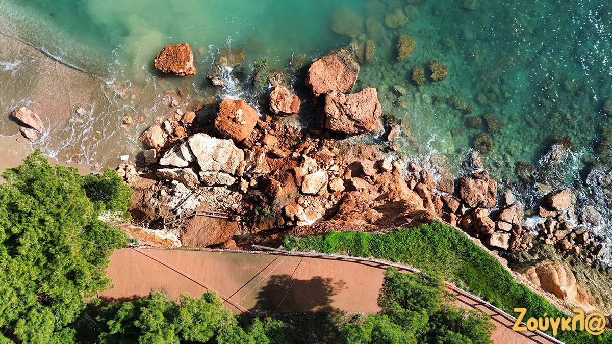 Κατολίσθηση στη Βάρκιζα: Αποκλεισμός της παραλίας Κανάρια μετά τις έντονες βροχοπτώσεις