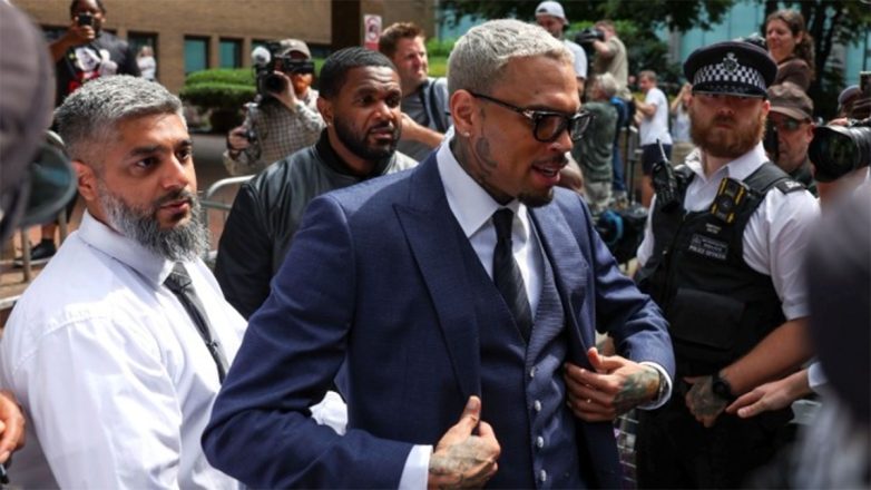 Στο δικαστήριο ο Κρις Μπράουν για την επίθεση σε μουσικό παραγωγό Στο δικαστήριο ο Κρις Μπράουν για την επίθεση σε μουσικό παραγωγό