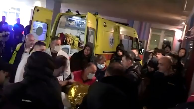 Στο νοσοκομείο «Παπαγεωργίου» για εξετάσεις ο Μάριος και ο Κώστας