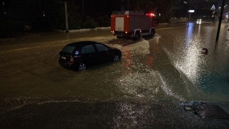Προβλήματα από την κακοκαιρία σε Έβρο και Ροδόπη Προβλήματα από την κακοκαιρία σε Έβρο και Ροδόπη