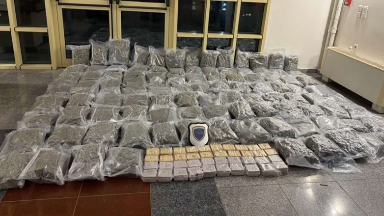 Κατέσχεσαν στο Ρίο Αχαΐας ναρκωτικά αξίας 900.000 ευρώ Κατέσχεσαν στο Ρίο Αχαΐας ναρκωτικά αξίας 900.000 ευρώ