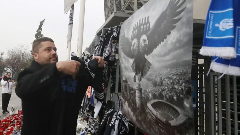 Ο Μάκης Γκαγκάτσης δακρυσμένος στην Τούμπα Ο Μάκης Γκαγκάτσης δακρυσμένος στην Τούμπα