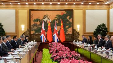 Συνάντηση Σι Τζινπίνγκ – Στάρμερ στο Πεκίνο