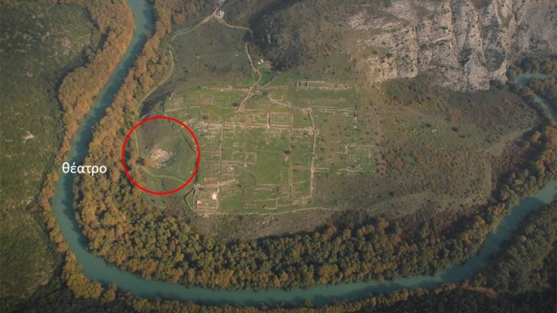 Θεσπρωτία: Σε εξέλιξη η αναστήλωση του σκηνικού οικοδομήματος του αρχαίου θεάτρου Γιτάνων