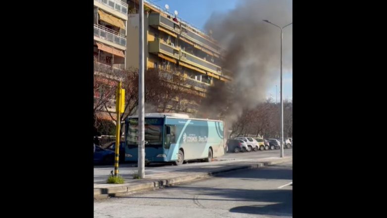 Αστικό λεωφορείο «λαμπάδιασε» στη Θεσσαλονίκη Αστικό λεωφορείο «λαμπάδιασε» στη Θεσσαλονίκη