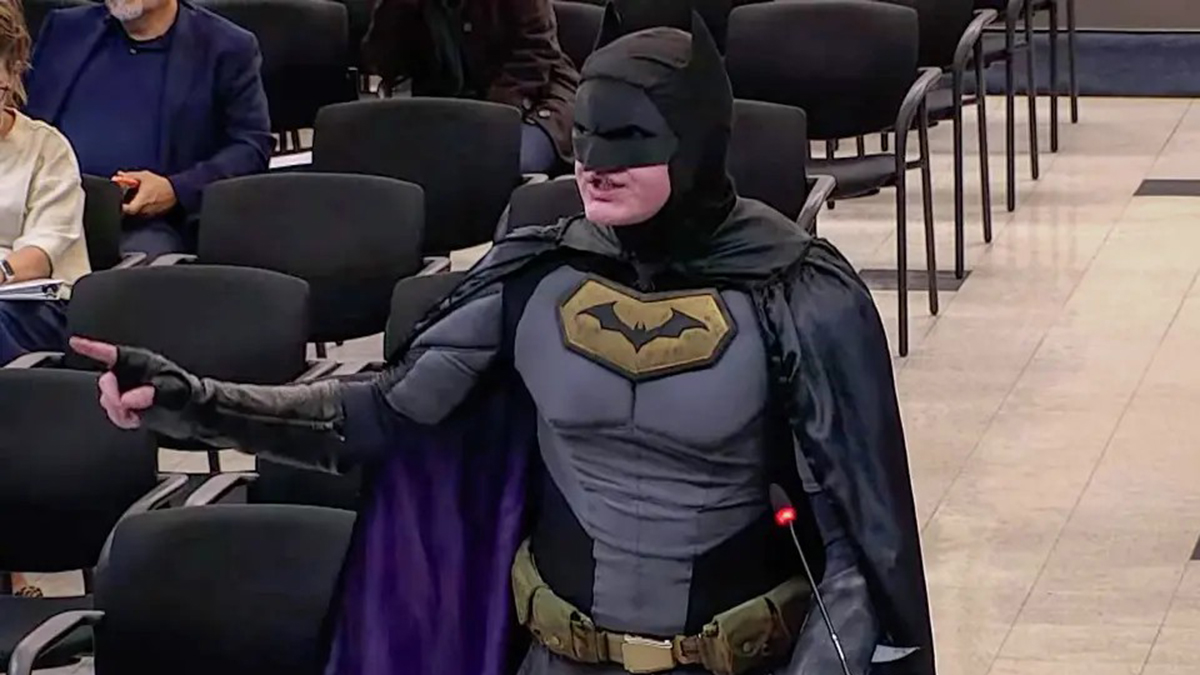 ΗΠΑ: «Μπάτμαν» εναντίον… ICE