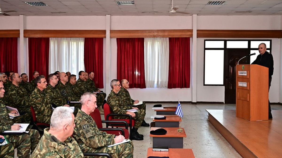 Παρουσία του Αρχηγού ΓΕΣ στη σύσκεψη Διοικητών Κέντρων Νεοσυλλέκτων