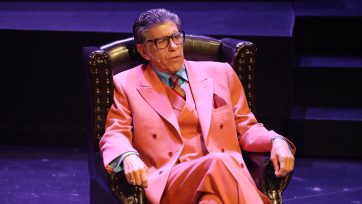 Γιάννης Μπέζος: «Τη βλακεία την αντιμετωπίζεις με χιούμορ ή λέγοντας “περαστικά”» – Τι είπε για το θέμα των αμβλώσεων;