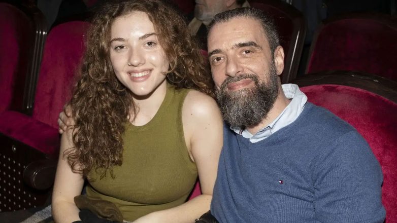 Σωτήρης Τσαφούλιας: Σπάνια δημόσια εμφάνιση με την κόρη του, Δέσποινα – Πού τους συναντήσαμε; Σωτήρης Τσαφούλιας: Σπάνια δημόσια εμφάνιση με την κόρη του, Δέσποινα – Πού τους συναντήσαμε;