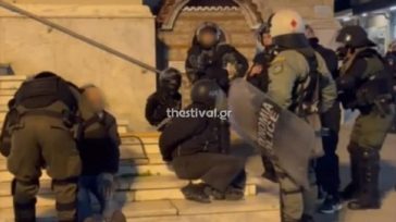 Θεσσαλονίκη: Κρότου-λάμψης κατά διαδηλωτών