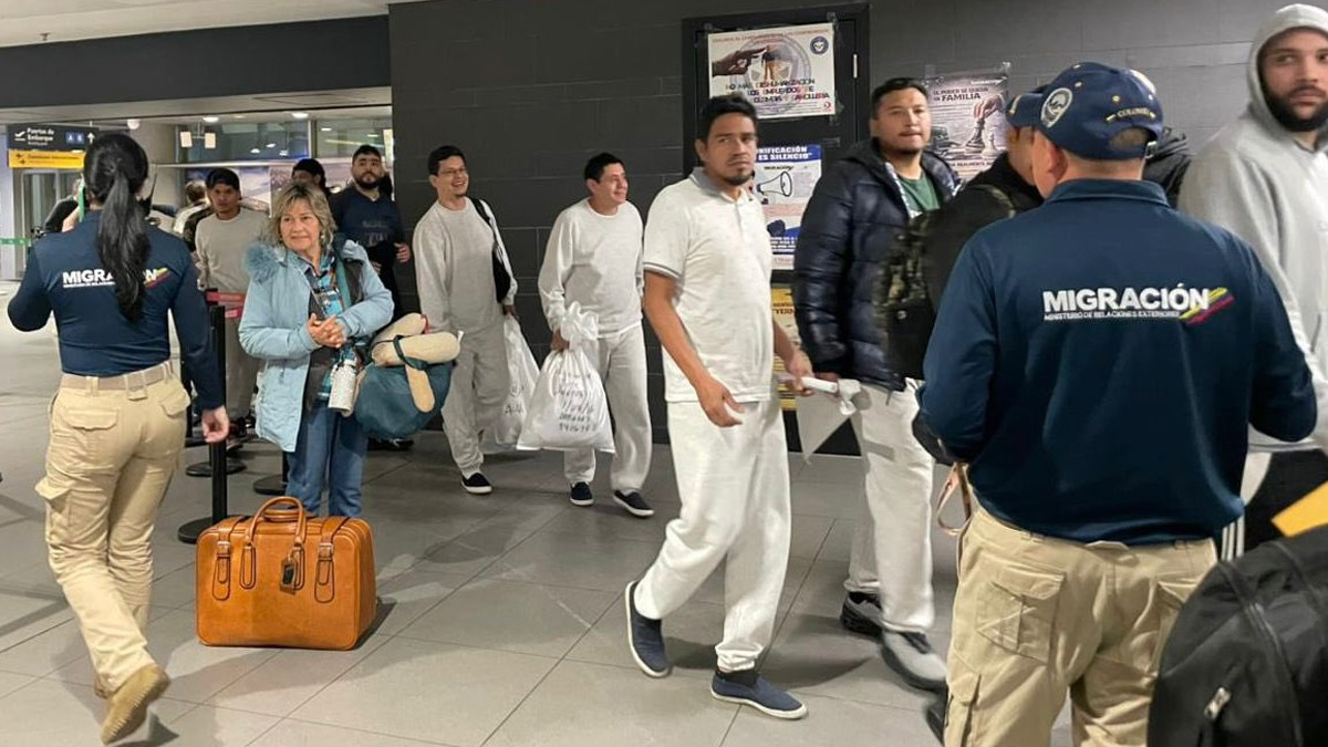 Κολομβία: Ξαναρχίζουν οι πτήσεις απελαθέντων μεταναστών από τις ΗΠΑ