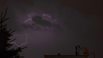 Μετά τα μεσάνυχτα η επέλαση της κακοκαιρίας στην Αττική