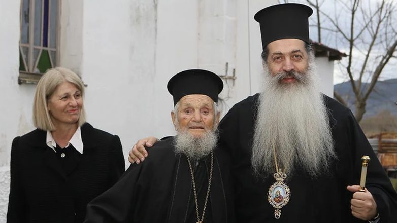 Δομοκός : Ιερέας 100 χρονών συνεχίζει να λειτουργεί