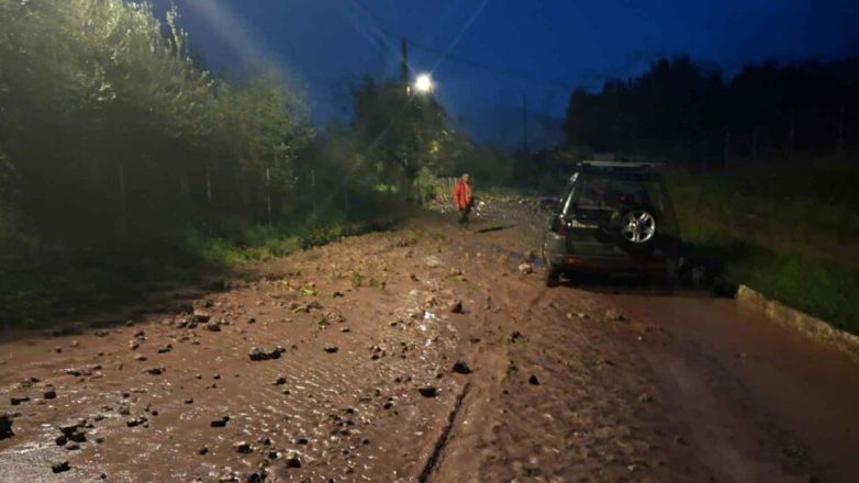 Κακοκαιρία στη Μεσσηνία: Κλειστός ο δρόμος που συνδέει το Πήδημα με τα Αρφαρά