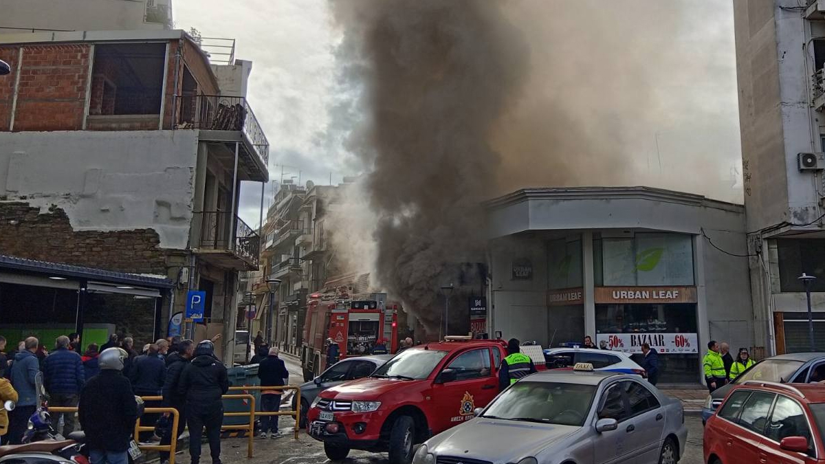 Αγρίνιο : Φωτιά σε αποθήκη υποδημάτων