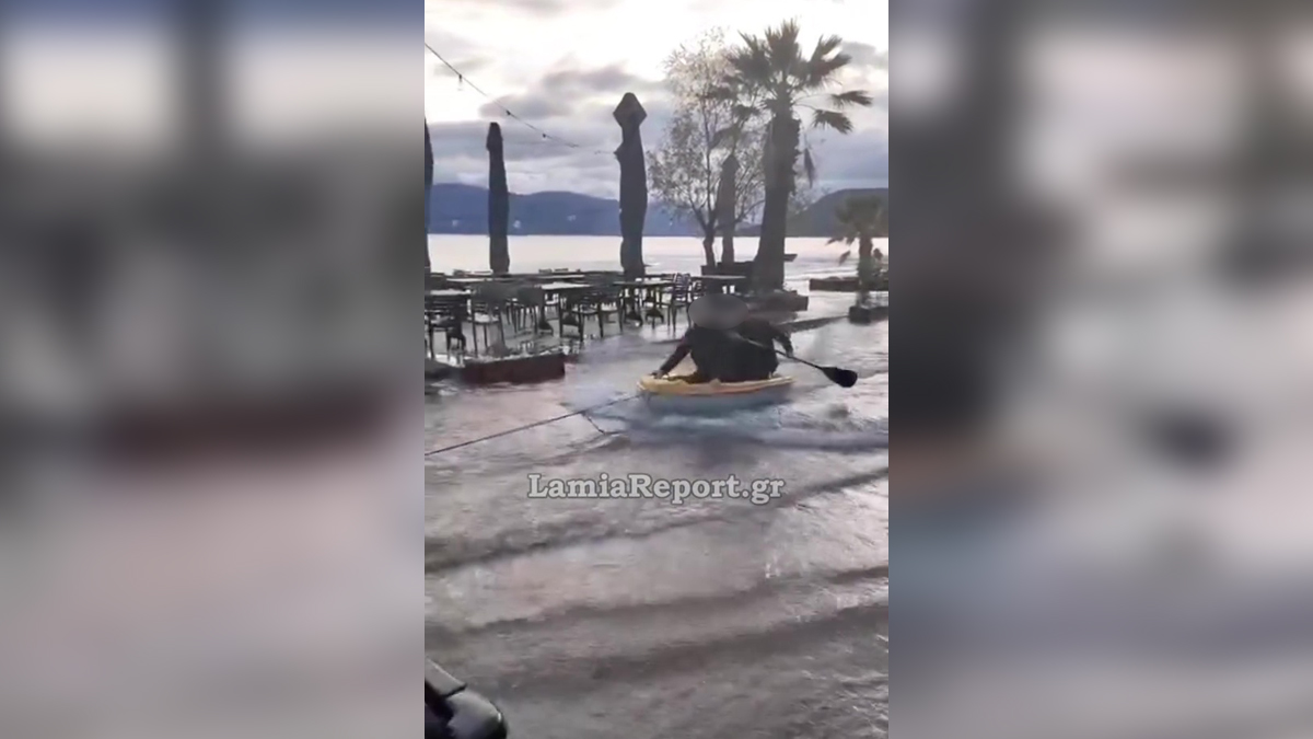Κακοκαιρία στη Φθιώτιδα: Πήραν τη βάρκα και βγήκαν στο …δρόμο