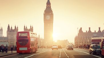 Άνδρας μαχαίρωσε μέχρι θανάτου μια γυναίκα στο κέντρο του Λονδίνου