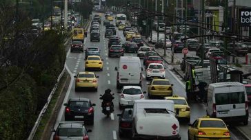 Καραμπόλα τεσσάρων οχημάτων στον Κηφισό